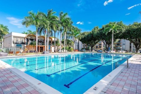 Condo in Miami, Florida, 2 bedrooms  № 1966954 - photo 15