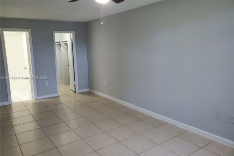 Condo in Miami, Florida, 2 bedrooms  № 1966954 - photo 13