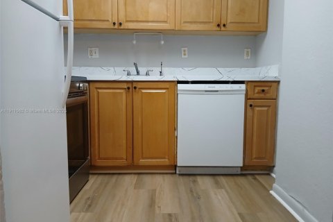 Condo in Miami, Florida, 2 bedrooms  № 1966954 - photo 5