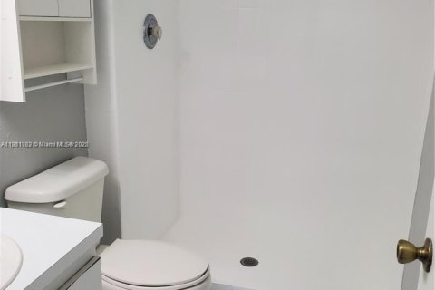 Condo in Miami, Florida, 2 bedrooms  № 1966954 - photo 14