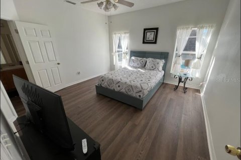 House in Davenport, Florida 5 bedrooms, 220.74 sq.m. № 1542163 - photo 4