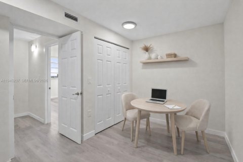 Copropriété à louer à Hollywood, Floride: 2 chambres, 86.77 m2 № 2002288 - photo 27