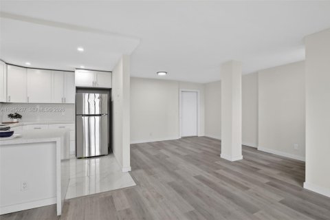 Copropriété à louer à Hollywood, Floride: 2 chambres, 86.77 m2 № 2002288 - photo 14