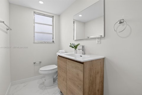 Copropriété à louer à Hollywood, Floride: 2 chambres, 86.77 m2 № 2002288 - photo 18