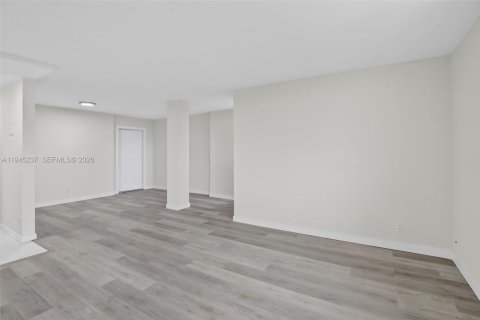 Copropriété à louer à Hollywood, Floride: 2 chambres, 86.77 m2 № 2002288 - photo 30