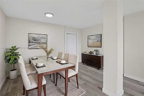 Copropriété à louer à Hollywood, Floride: 2 chambres, 86.77 m2 № 2002288 - photo 6