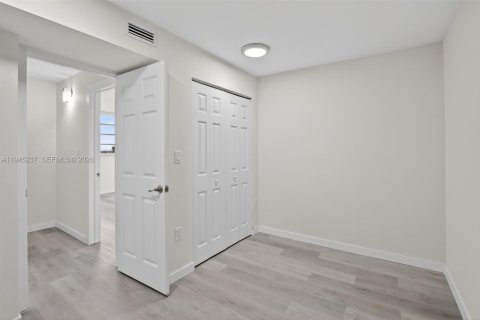 Copropriété à louer à Hollywood, Floride: 2 chambres, 86.77 m2 № 2002288 - photo 28
