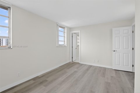 Copropriété à louer à Hollywood, Floride: 2 chambres, 86.77 m2 № 2002288 - photo 24