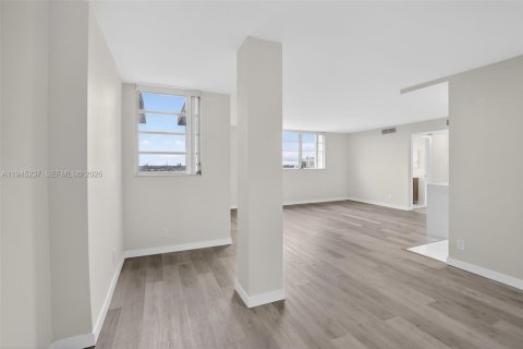 Copropriété à louer à Hollywood, Floride: 2 chambres, 86.77 m2 № 2002288 - photo 4