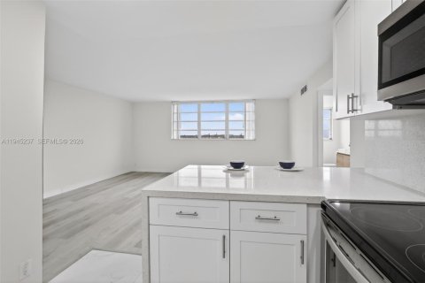 Copropriété à louer à Hollywood, Floride: 2 chambres, 86.77 m2 № 2002288 - photo 17