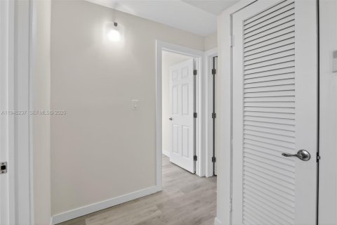Copropriété à louer à Hollywood, Floride: 2 chambres, 86.77 m2 № 2002288 - photo 19