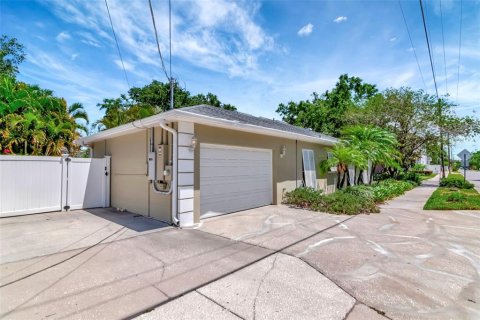House in Tampa, Florida 3 bedrooms, 135.08 sq.m. № 1723405 - photo 3