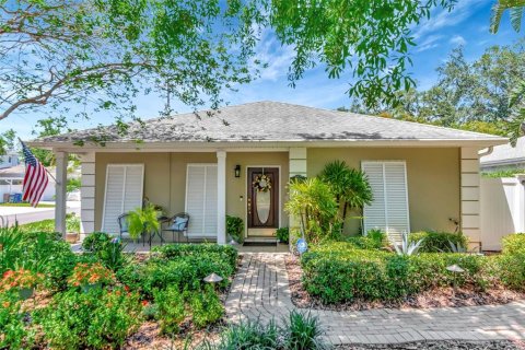 House in Tampa, Florida 3 bedrooms, 135.08 sq.m. № 1723405 - photo 1