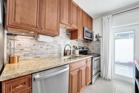 Condo in Fort Lauderdale, Florida, 2 bedrooms  № 2088009 - photo 12