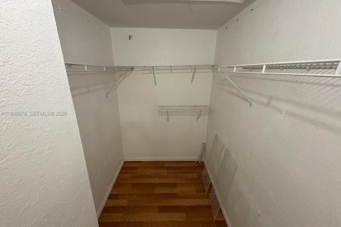 Снять в аренду виллу или дом в Хомстед, Флорида 3 спальни, № 1997024 - фото 11