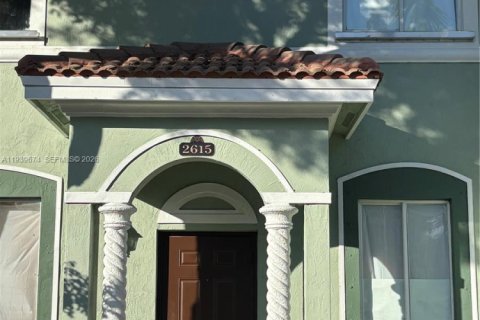 Снять в аренду виллу или дом в Хомстед, Флорида 3 спальни, № 1997024 - фото 2