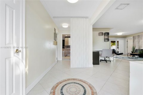 Villa ou maison à vendre à Fort Lauderdale, Floride: 4 chambres, 197.14 m2 № 1988573 - photo 2
