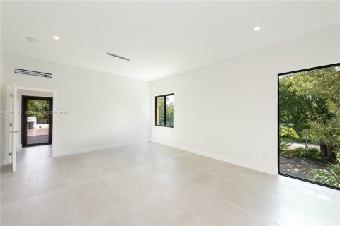 House in Miami, Florida 4 bedrooms, 140 sq.m. № 1954693 - photo 26