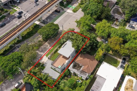 House in Miami, Florida 4 bedrooms, 140 sq.m. № 1954693 - photo 8