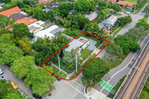 House in Miami, Florida 4 bedrooms, 140 sq.m. № 1954693 - photo 6