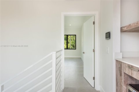House in Miami, Florida 4 bedrooms, 140 sq.m. № 1954693 - photo 24