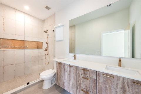 House in Miami, Florida 4 bedrooms, 140 sq.m. № 1954693 - photo 27