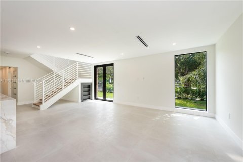 House in Miami, Florida 4 bedrooms, 140 sq.m. № 1954693 - photo 10