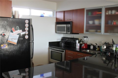 Condo in Miami, Florida, 1 bedroom  № 2242410 - photo 6