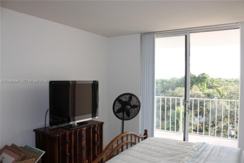 Condo in Miami, Florida, 1 bedroom  № 2242410 - photo 10