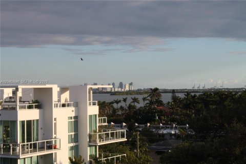 Condo in Miami, Florida, 1 bedroom  № 2242410 - photo 11