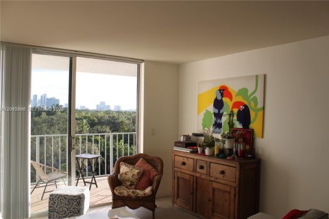 Condo in Miami, Florida, 1 bedroom  № 2242410 - photo 5