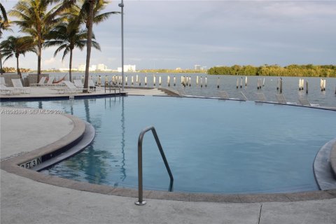 Condo in Miami, Florida, 1 bedroom  № 2242410 - photo 19