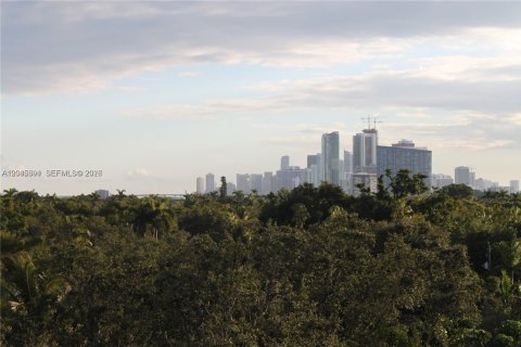 Condo in Miami, Florida, 1 bedroom  № 2242410 - photo 13