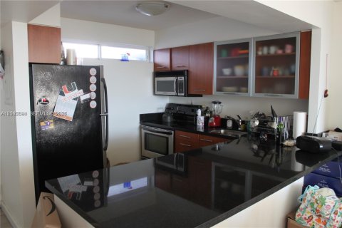 Condo in Miami, Florida, 1 bedroom  № 2242410 - photo 7