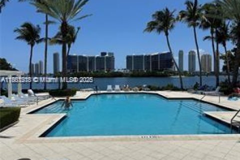 Copropriété à louer à Aventura, Floride: 3 chambres, 122.63 m2 № 1889394 - photo 1