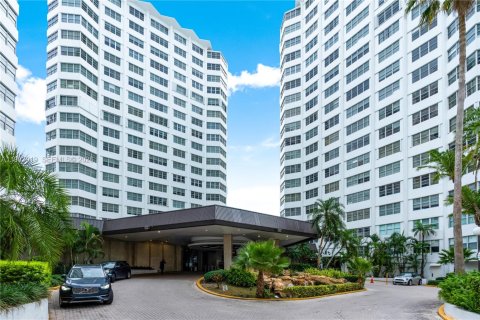 Condominio en alquiler en Miami, Florida, 2 dormitorios, 91.97 m2 № 2047704 - foto 22