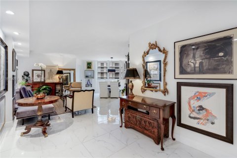 Condominio en alquiler en Miami, Florida, 2 dormitorios, 91.97 m2 № 2047704 - foto 3