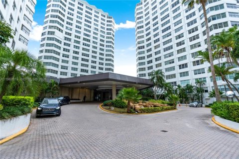 Condominio en alquiler en Miami, Florida, 2 dormitorios, 91.97 m2 № 2047704 - foto 23