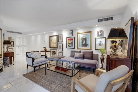 Condominio en alquiler en Miami, Florida, 2 dormitorios, 91.97 m2 № 2047704 - foto 2