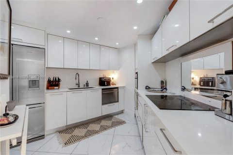 Condominio en alquiler en Miami, Florida, 2 dormitorios, 91.97 m2 № 2047704 - foto 8