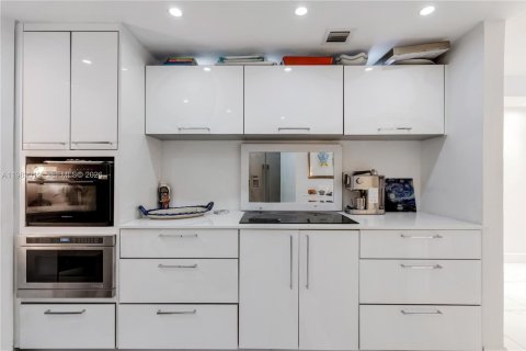Condominio en alquiler en Miami, Florida, 2 dormitorios, 91.97 m2 № 2047704 - foto 9