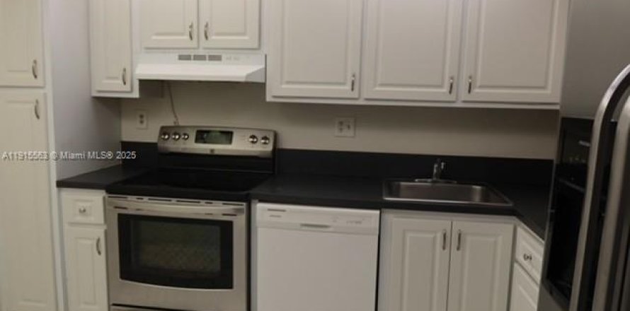 Condo in Lauderhill, Florida, 2 bedrooms  № 1973533