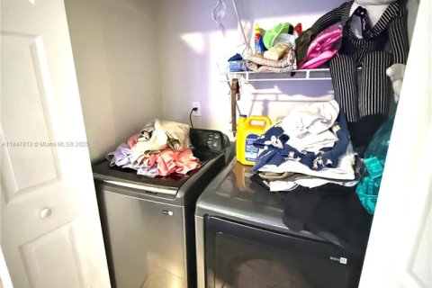 Снять в аренду таунхаус в Майами-Гарденс, Флорида 3 спальни, 131.64м2, № 1848858 - фото 7