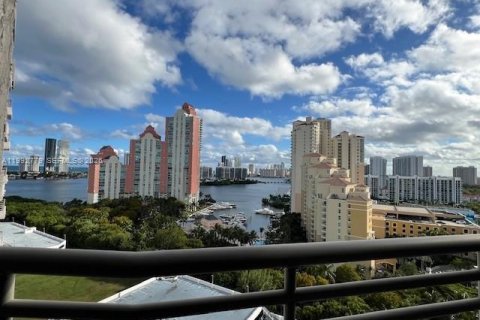 Condominio en alquiler en Aventura, Florida, 1 dormitorio, 98.94 m2 № 2056697 - foto 2