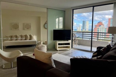 Condominio en alquiler en Aventura, Florida, 1 dormitorio, 98.94 m2 № 2056697 - foto 12