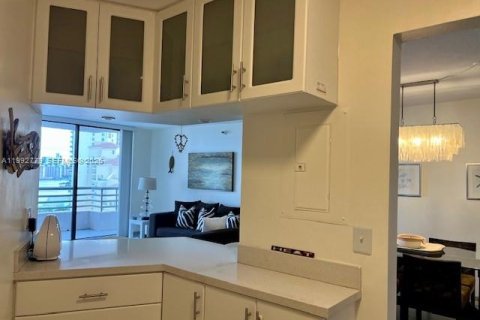 Condominio en alquiler en Aventura, Florida, 1 dormitorio, 98.94 m2 № 2056697 - foto 5