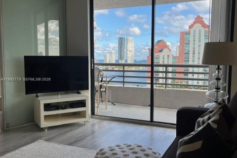Condominio en alquiler en Aventura, Florida, 1 dormitorio, 98.94 m2 № 2056697 - foto 11