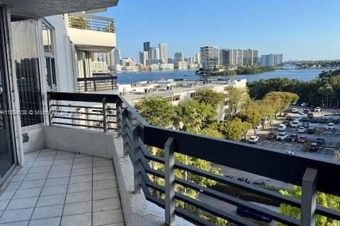 Copropriété à vendre à Aventura, Floride: 2 chambres, 109.72 m2 № 1945895 - photo 2