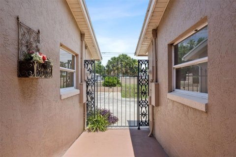House in Clermont, Florida 3 bedrooms, 149.57 sq.m. № 2237422 - photo 6