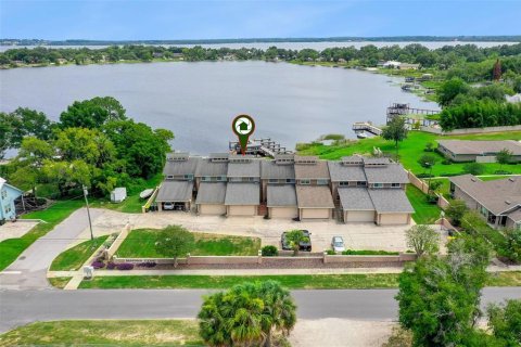 House in Clermont, Florida 3 bedrooms, 149.57 sq.m. № 2237422